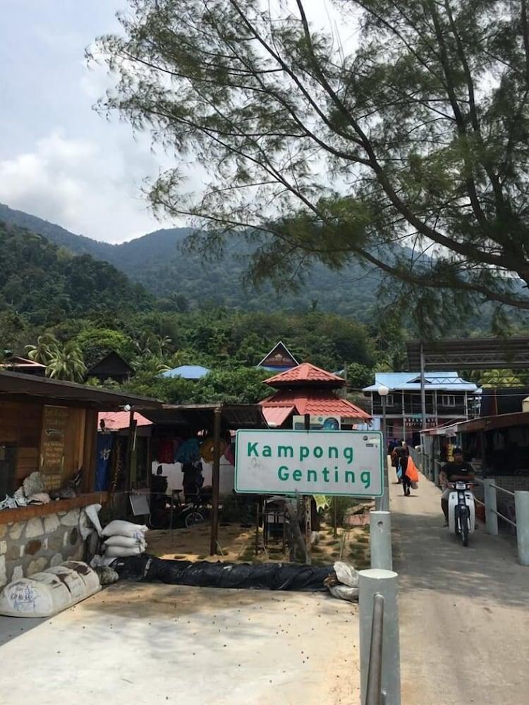 Marina Bay Resort & Restaurant Kampung Genting Exterior photo