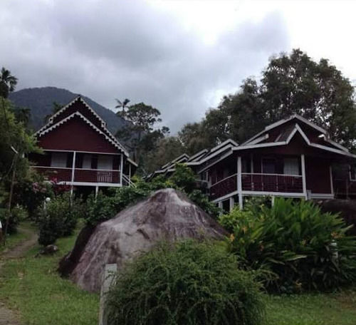 Marina Bay Resort & Restaurant Kampung Genting Exterior photo