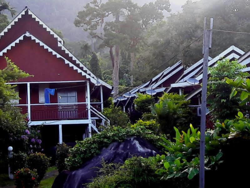 Marina Bay Resort & Restaurant Kampung Genting Exterior photo