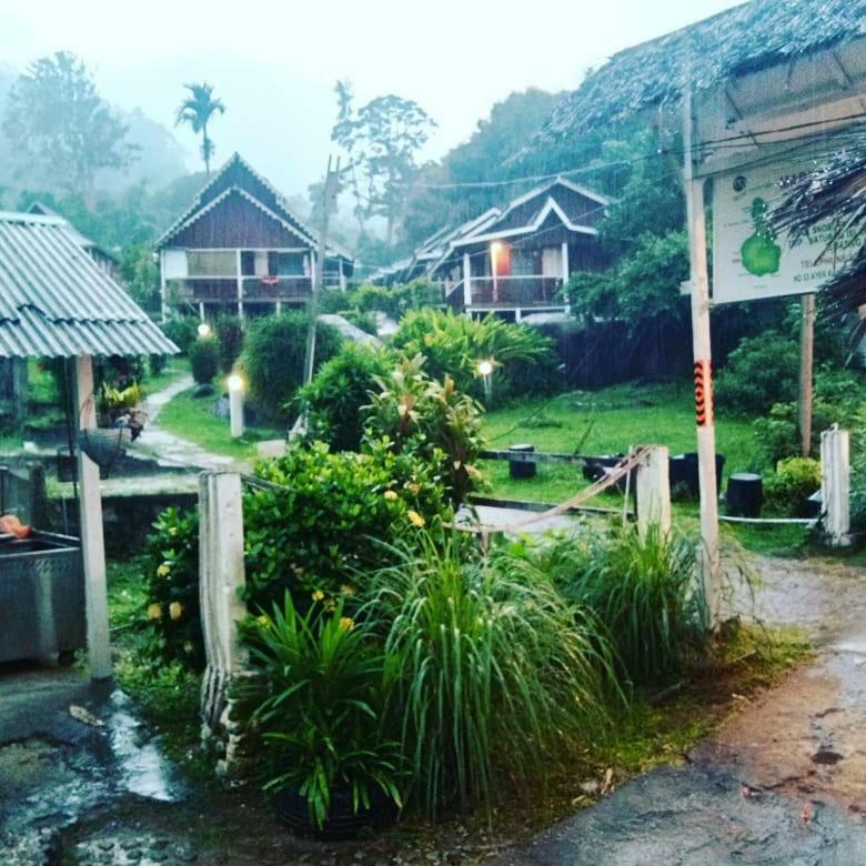 Marina Bay Resort & Restaurant Kampung Genting Exterior photo